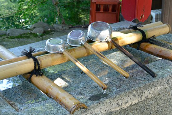 【手水・参拝の作法】神社のお参り前に［動画］で確認しておく参拝作法