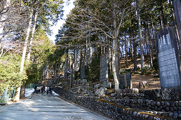三峯神社の参道