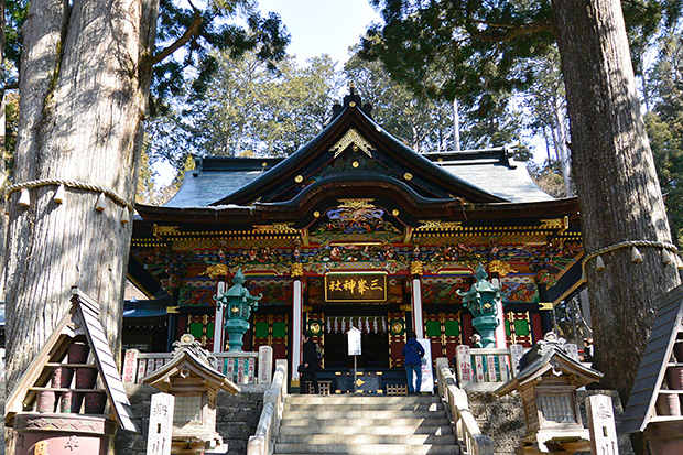 三峯神社・拝殿