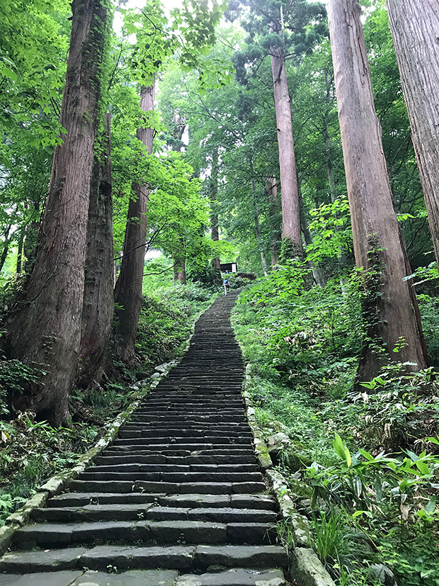 羽黒山・二ノ坂
