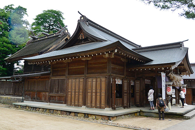 八重垣神社・拝殿と本殿