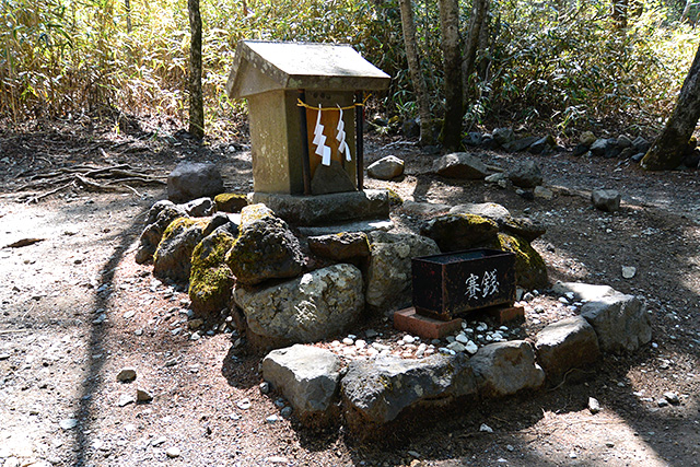 新屋 山神社の奥宮