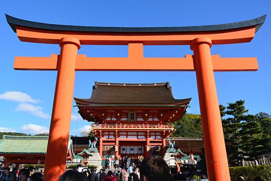 神社【風属性】最強神社は？　三峯神社・伏見稲荷大社