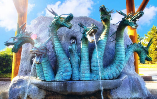 スサノオとヤマタノオロチ退治