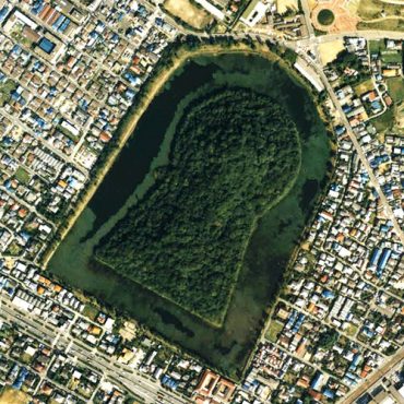 水歯別命、屁理屈で曾婆訶理を殺す。兄弟の語り合い