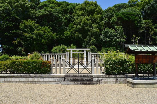 第21代雄略天皇 三重の采女（うねめ）。124歳で崩御