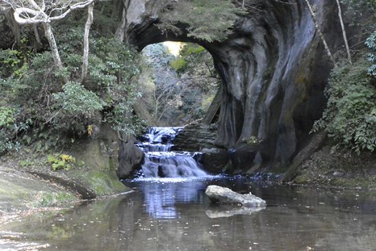 【濃溝の滝】ハートの滝で有名・亀岩の洞窟を鑑賞。ししおどし占いって？
