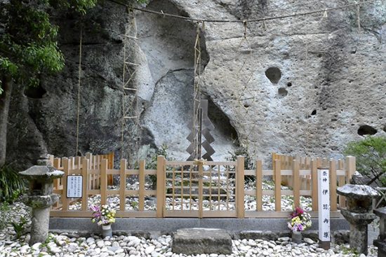 日本最古【花の窟神社】イザナミとカグツチを祀る！ ご神体に大感銘！