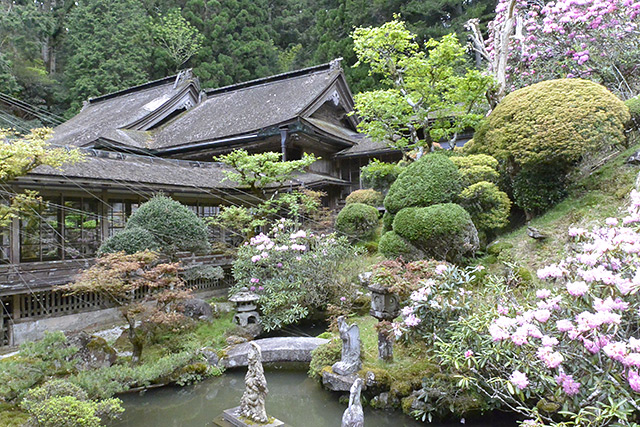 金剛三昧院・中庭