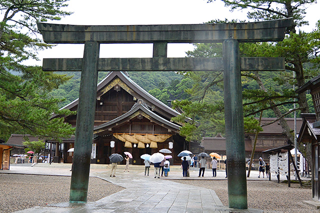 出雲大社・銅の鳥居