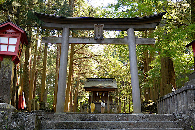 冨士登山道吉田口と祖霊社