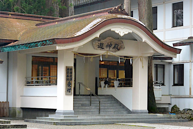 白山比咩神社・遊神殿