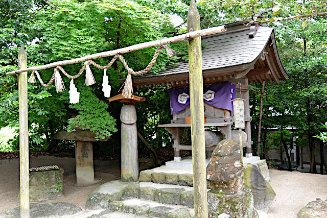 八重垣神社の男性シンボル像