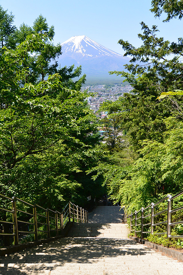 新倉富士浅間神社・さくや姫階段と富士山
