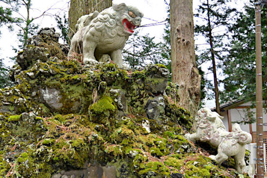 【東口本宮冨士浅間神社】見どころとご利益。狛犬ではなく獅子の親子!