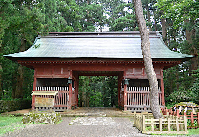 羽黒山・随神門