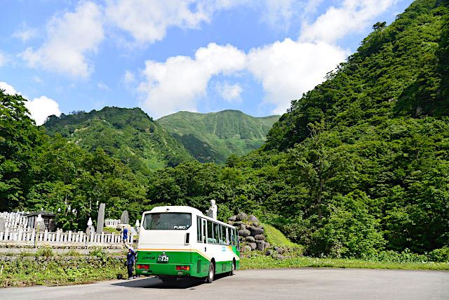湯殿山神社本宮へ参拝バス