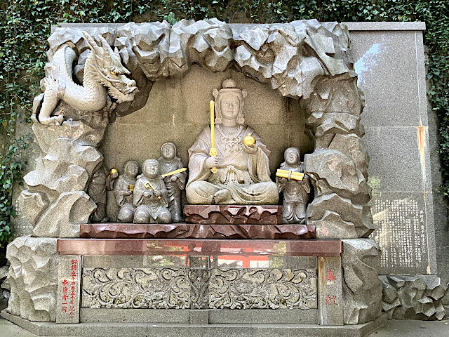 弁財天童子石像